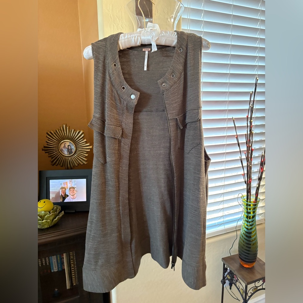 Free people Sleeveless army green Knit Long Vest